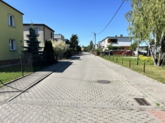 Mieszkańcy Promienistej mają dość. Walczą o prawo do parkowania pod domem