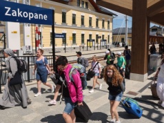 Wakacje 2025. Polska droższa od Teneryfy, ale Zakopane zaskakuje konkurencyjnymi cenami