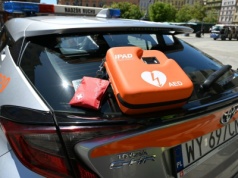 Defibrylatory AED w nowych pojazdach MPK Wrocław.