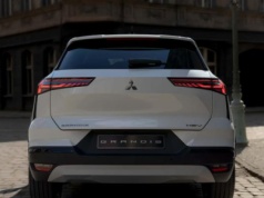 Mitsubishi Grandis 2025. Japoński znaczek, francuskie geny, hybryda pod maską