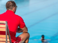 Dramat na basenie: 7-letnia dziewczynka poszła na dno – wszystko nagrała kamera