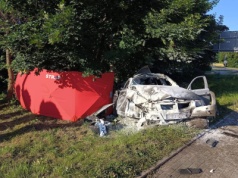 Tragiczny wypadek w Fałkowie. Nie żyje 22-letni kierowca BMW