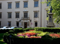 Sesja Rady Miasta Krakowa: ponad 40 punktów obrad i kluczowe decyzje. Relacja na żywo