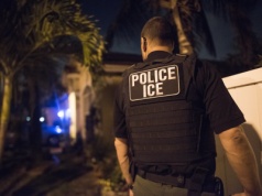 Czy chicagowscy policjanci pomagali ICE w aresztowaniach nielegalnych imigrantów?