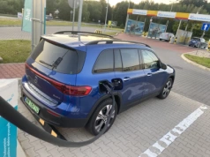 EQB 350 4MATIC: Najmocniejszy wariant modelu, który wciąż gra rozsądkiem