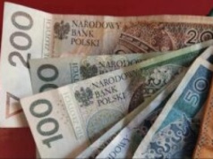 GUS ujawnił zarobki Polaków. Znamy próg wejścia do elity. Jesteś w niej?