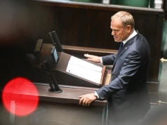 Tusk o politykach PiS: najpierw wpuścili do Polski setki tysięcy migrantów z Azji i Afryki, a teraz próbują sparaliżować SG