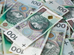 Jest zaskoczenie: cięcie stóp na wakacje. Ale rynku mieszkań to nie ożywi