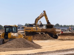 Beton zastąpi asfalt. Lotnisko w Jasionce modernizuje pas startowy za 48 mln zł