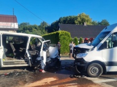 Czołowe zderzenie busów na Lubelszczyźnie. Są ranni, droga zablokowana
