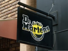Dr. Martens przecenia skórzane sandały - wygodne jak żadne inne, a teraz tańsze o 40%. A w CCC?
