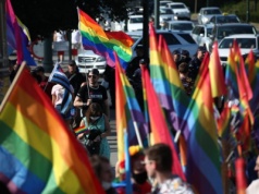 Merz o fladze LGBT na Bundestagu: To nie namiot cyrkowy
