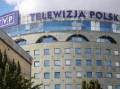 Sejm uchwala zmiany. TVP będzie musiała usunąć tabliczki z zakazem