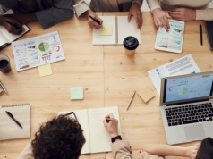 PARP rusza z naborem „Startups Are Us” – wsparcie dla branż MedTech i FinTech