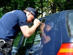 Rozgrzane auto niczym śmiertelna pułapka. Świdniccy policjanci apelują