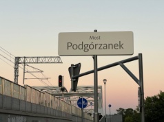 Kładka przy moście kolejowym zyskała nazwę – to Most Podgórzanek (ZDJĘCIA)