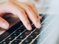 41-latka straciła 345 tys. zł przez fałszywą ofertę pracy online