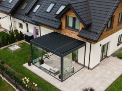 Jak pergola tarasowa uprzyjemni chwile spędzone na tarasie – korzyści i inspiracje