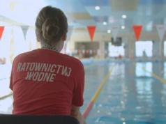 80-letni mężczyzna zmarł na basenie w Jaworznie. Ewakuowano 30 osób