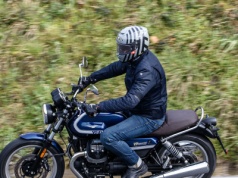 To najlepsza kurtka motocyklowa na upał. Wystarczy mieć kilka stów