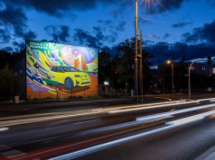 Renault 5 E-Tech wjechało na polskie ulice z rozmachem. Rusza artystyczna kampania R5ART