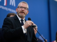 Grzegorz Braun w prokuraturze. Usłyszał zarzuty