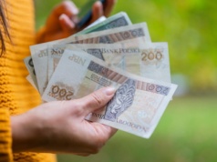 1000 zł dodatku motywacyjnego przez pół roku. Nowe przepisy już obowiązują