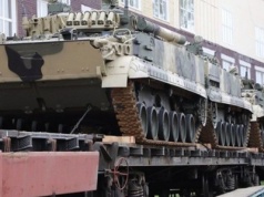 Ogromny transport najnowszych wozów bojowych BMP-3 w Ukrainie
