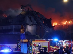 Pożar w Ząbkach. Mieszkaniec: widziałem ludzi w panice, wybiegali z budynków