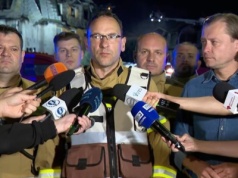 Płomienie strawiły budynek w Ząbkach. Straż przechodzi do kolejnego etapu