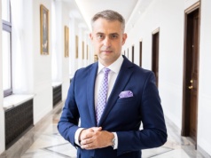 Rządowa strategia dla AI w ogniu krytyki