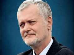 Pociąg do Warszawy. Rozmowa z Piotrem Nowiną-Konopką