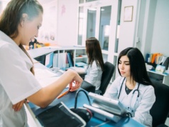 Błąd w systemie mammografii w Szwecji. Kilka kobiet błędnie uznanych za zdrowe – jedna zmarła