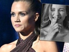 Agnieszka Kaczorowska wrzuciła do sieci zdjęcia z MĘSKĄ dłonią. Fani spekulują