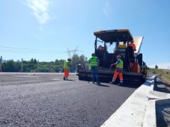 Drogowcom nie przeszkadzają upały. Powstał pierwszy próbny odcinek S19 Babica – Jawornik [FILM]