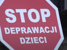 „Stop deprawacji polskich dzieci”. Premier Tusk zasypany obywatelskimi głosami sprzeciwu