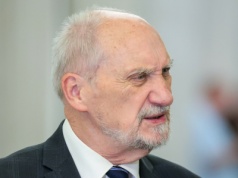 Jest wniosek o uchylenie immunitetu Macierewiczowi. Chodzi o podkomisję smoleńską