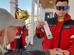 Zaginięcia dzieci na plażach dalej problemem - opaski z danymi receptą