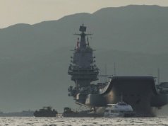 Zaskakujący ruch Chin. Największy okręt wpłynął do Hongkongu