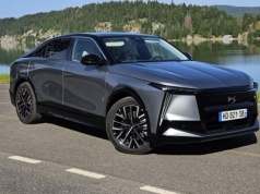 7 nowości, które DS N°8 wnosi do oferty marki DS Automobiles. Podnosi poprzeczkę