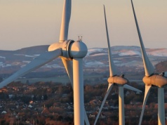 Brak prądu w Pradze. Przyczyną zbyt dużo energii odnawialnej w systemie?