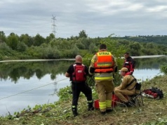Ciągnik runął do Dunajca. Trwa walka o życie operatora. Zaginął pod wodą