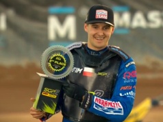 Żużel: Wiktor Przyjemski bezkonkurecyjny w Malilli! Dwóch Polaków na podium!