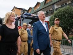 Rząd wypłaca pierwsze środki dla ofiar pożaru w Ząbkach. Pieniądze trafią prosto do mieszkańców