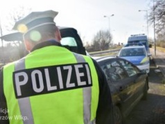Wyposażenie auta za granicą. Co mówią przepisy, a co naprawdę warto mieć?