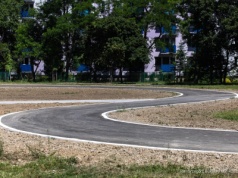 Tor dla rolkarzy na Nowym Mieście prawie gotowy. „Oddamy go jeszcze w te wakacje” [ZDJĘCIA]