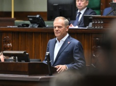 Tusk zabrał głos po nocnym spotkaniu Hołowni z politykami PiS