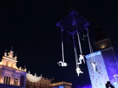 Spektakularne show na Rynku Głównym w Krakowie. Widzowie byli zachwyceni [ZDJĘCIA]
