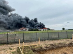 Pożar kurnika w Siemirowicach. Kłęby dymu widoczne były z daleka