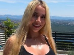 Marianna Schreiber w kostiumie kąpielowym dywaguje, co "godzi się kobiecie". "Pretensje do całego świata"